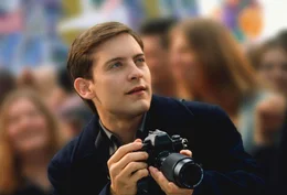 Peter Parker (Tobey Maguire) zieht nach Manhattan und feiert mit seinen erstaunlich scharfen Spider-Man-Fotos erste Erfolge als Fotograf f&uuml;r die Tageszeitung 'Daily Bugle'.  +++ Die Verwendung des sendungsbezogenen Materials ist nur mit dem Hinweis und Verlinkung auf RTL+ gestattet. +++; Peter Parker (Tobey Maguire) zieht nach Manhattan und feiert mit seinen erstaunlich scharfen Spider-Man-Fotos erste Erfolge als Fotograf f&uuml;r die Tageszeitung 'Daily Bugle'.  +++ Die Verwendung des sendungsbezogenen Materials ist nur mit dem Hinweis und Verlinkung auf RTL+ gestattet. +++