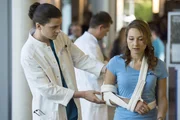 Tom k&uuml;mmert sich um die blinde Patientin Ina Brach, die nach einem Sturz ins JTk eingeliefert wurde.