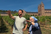 Steffen K&ouml;nig und die Leiterin des Klosterweinguts der Abtei St. Hildegard Sr. Thekla.