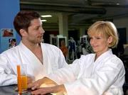 Jan Friedrichs (Mickey Hardt), Kathrins (Andrea Kathrin Loewig) alter Schulfreund und neuer Judolehrer, flirtet unverhohlen. Kathrin, die es genie&szlig;t, mal wieder ihre Attraktivit&auml;t zu sp&uuml;ren, l&auml;dt ihn zum Essen ein. Doch Freddy bietet sich an, f&uuml;r die beiden zu Hause zu kochen - so hat er die beiden im Auge.