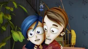 Angelo hat hinter den Eltern heimlich eine Webcam plaziert, um den Horrorfilm vom Fernseher abzufilmen.