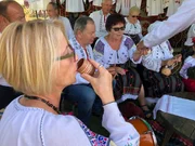 Die traditionelle Ia-Bluse steht auch im Zentrum des „Ia-Mania-Festivals“. Nata Albot organisiert jedes Jahr im Juli das „Ia-Mania-Festival“. Die traditionelle Ia-Bluse steht auch im Zentrum des „Ia-Mania-Festivals“. Nata Albot organisiert jedes Jahr im Juli das „Ia-Mania-Festival“.