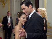 Philipp Brentano (Thomas Koch) hat den Hochzeitstag vergessen und Arzu (Arzu Bazman) war sehr entt&auml;uscht. Doch auf dem &Auml;rzteball versichert Philipp Arzu, dass sie das Wichtigste in seinem Leben ist.