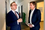 Mit 25 Jahren im Bundestag, mit 32 Jahren schon Staatssekret&auml;r: In seiner neuen Rolle soll Philipp Amthor (l.) den Staat modernisieren.