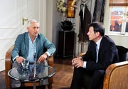 Thomas (Gerry Hungbauer, l.) fragt sich vor Gunter (Hermann Toelcke, r.), was er von Aylins Kuss halten soll.