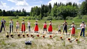 Zur Abwechslung mal Alphorn? Anke und Stefan campen das erste Mal zusammen und wollen viel erleben. Am Tennsee gibt es einen Anf&auml;ngerkurs mit den langen lauten Holzinstrumenten.