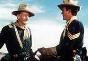 Capt. Nathan Brittles (John Wayne, li.) ist Kommandant eines Forts an der Grenze zum Indianergebiet.