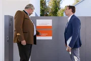 Im neuen Mordfall betreten die Kommissare Stadler (Dieter Fischer, l.) und Bach (Patrick Kalupa, r.) neues Terrain, denn das Mordopfer war Kuscheltrainer.