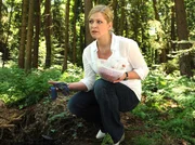 ARD STURM DER LIEBE FOLGE 1375, am Donnerstag um 15:10 Uhr im ERSTEN. Lena (Johanna Bönninghaus) stößt irritiert auf ein Indiz, das die Anwesenheit von Curd beweist. ARD STURM DER LIEBE FOLGE 1375, am Donnerstag um 15:10 Uhr im ERSTEN. Lena (Johanna Bönninghaus) stößt irritiert auf ein Indiz, das die Anwesenheit von Curd beweist.