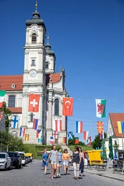 Die Landfrauen kommen in der Ortschaft Ottobeuren an. Die Landfrauen kommen in der Ortschaft Ottobeuren an.