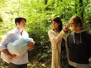 ARD STURM DER LIEBE FOLGE 1380, am Donnerstag um 15:10 Uhr im ERSTEN. Barbara (Nicola Tiggeler, M.) setzt Robert (Lorenzo Patan&eacute;, l.) unter Druck: Sie l&auml;sst Eva (Uta Kargel, r.) nur dann gehen, wenn sie Valentina bekommt.