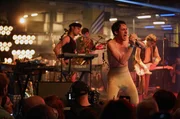 Im Ground Control machen Fat White Family ihrem Ruf alle Ehre: Die Engl&auml;nder provozieren gern und peppen ihren Rock mit viel Cockney-Spirit auf.