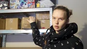 Cindy will endlich weg vom Amt und startet mit ihrem Verlobten eine Gesch&auml;ftsidee: Mystery-Pakete im Onlineverkauf.