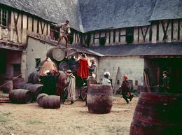 Musketier Pardaillan (G&eacute;rard Barry, o. M.) nimmt es mit vielen Leibw&auml;chtern des K&ouml;nigs auf.