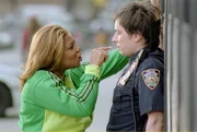 Die toughe Belle (Queen Latifah) macht Cop Andy Washburn (Jimmy Fallon) unmissverst&auml;ndlich klar, wer der Chef im Ring ist.