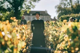 Barbe-Nicole Clicquot Ponsardin (Haley Bennett).