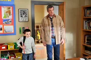 Nachdem Brick (Atticus Shaffer) beim Buchstabierwettbewerb der Schule versagt hat, muss Mike (Neil Flynn) ihn davon &uuml;berzeugen, wieder in die Schule zur&uuml;ckzugehen, blamiert sich dabei jedoch selbst vor der Klasse.