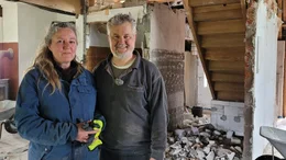 Katrin Stufler mit Robert Martin auf ihrer Baustelle