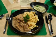 Leibgericht: Pollo fino mit Rahmsauce, handgeschabten Sp&auml;tzle und Gurkensalat von B&auml;rbel Adelhelm