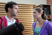 ARD STURM DER LIEBE FOLGE 1390, am Freitag (07.10.11) um 15:10 Uhr im ERSTEN. Gitti (Kathleen Fiedler, r.) bemerkt, dass Nils (Florian Stadler, l.) seit der Explosion nicht mehr der Alte ist. ARD STURM DER LIEBE FOLGE 1390, am Freitag (07.10.11) um 15:10 Uhr im ERSTEN. Gitti (Kathleen Fiedler, r.) bemerkt, dass Nils (Florian Stadler, l.) seit der Explosion nicht mehr der Alte ist.