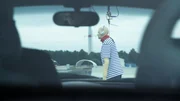 Wie schnell war ein Unfallauto wirklich? High-Tech-Spurensuche mit dem Biofidel-Dummy. Für eine Unfall-Rekonstruktion wird ein Biofidel-Dummy analog zu einem Fußgänger vor einem Auto in Position gebracht. Mit einer Unfall-Rekonstruktion lassen sich im Streitfall unter anderem die Geschwindigkeit verifizieren. Fallen die Schäden am Test-Auto kleiner als am realen Unfall-Auto aus, muss der Unfallwagen schneller gewesen sein. Wie schnell war ein Unfallauto wirklich? High-Tech-Spurensuche mit dem Biofidel-Dummy. Für eine Unfall-Rekonstruktion wird ein Biofidel-Dummy analog zu einem Fußgänger vor einem Auto in Position gebracht. Mit einer Unfall-Rekonstruktion lassen sich im Streitfall unter anderem die Geschwindigkeit verifizieren. Fallen die Schäden am Test-Auto kleiner als am realen Unfall-Auto aus, muss der Unfallwagen schneller gewesen sein.