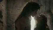 Booga (Noa Astanjelove) will endlich Beef (Yuval Harel) näher kommen. Booga (Noa Astanjelove) will endlich Beef (Yuval Harel) näher kommen.