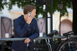 Henry (Andrew Buchan)