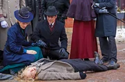 Dr. Julia Odgen (l., Helen Joy) und Detective William Murdoch (r., Yannick Bisson). Dr. Julia Odgen (l., Helen Joy) und Detective William Murdoch (r., Yannick Bisson).
