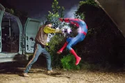 Mit Superwaffen gegen einen Superhelden, l-r: Logan Marshall-Green als Jackson Brice und Tom Holland als Spider-Man.