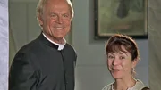 Don Matteo (Terence Hill), Natalina (Natalie Guetta) Don Matteo (Terence Hill), Natalina (Natalie Guetta)