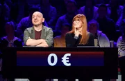 Rateteam-Kapit&auml;n Bernhard Ho&euml;cker (l.) mit S&auml;ngerin Katja Ebstein (r.).