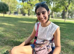 Efşan, 26, lebt in Izmir und bereitet sich auf den Pride vor. Sie hat wegen der Repressalien ihren Job als Psychologin in einer Beratungsstelle f&uuml;r queere Jugendliche verloren.