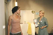 Annas (Jeanette Biedermann, r.) und Paules wagemutiger Plan hat funktioniert, sie wissen nun, wen Fanni besucht hat: Nina Hinze (Maria Wedig, l.), die wegen Totschlags einsitzt. Anna z&ouml;gert trotzdem keine Sekunde, Nina &uuml;ber Fanni auszuhorchen. Sie ist von der ersten Sekunde an von Nina tief beeindruckt und bittet sie energisch, ihr die Wahrheit &uuml;ber Fanni zu sagen ...