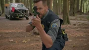 Frank Shaw (Joel McHale)