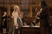 Catherine (Elle Fanning, l.), Marial (Phoebe Fox, r.). Catherine (Elle Fanning, l.), Marial (Phoebe Fox, r.).