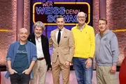 Moderator Kai Pflaume (M.) und seine Rateteam-Kapit&auml;ne Bernhard Ho&euml;cker (l.) und Wotan Wilke M&ouml;hring (r.) begr&uuml;&szlig;en in dieser Sendung den Extrembergsteiger, Abenteurer und Buchautor Reinhold Messner (2.v.l.) und den F&ouml;rster, Autor und Natursch&uuml;tzer Peter Wohlleben (2.v.r.).