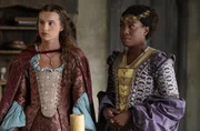 Rosa de Vargas (Nadia Parkes, l.), Lina de Cardonnes (Stephanie Levi-John, r.)