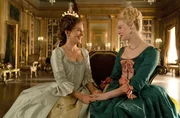 Marial (Phoebe Fox, l.), Catherine (Elle Fanning, r.) Marial (Phoebe Fox, l.), Catherine (Elle Fanning, r.)