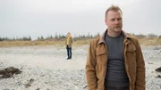 Hauke Jacobs (Hinnerk Sch&ouml;nemann) ist verzweifelt (mit Henny Reents).; WDR Fernsehen NORD BEI NORDWEST - IN EIGENER SACHE, am Donnerstag (31.10.24) um 22:15 Uhr. Hauke Jacobs (Hinnerk Sch&ouml;nemann) ist verzweifelt (mit Henny Reents).