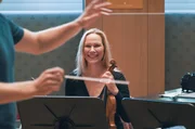 "In den Streichern samtig, ein sehr weicher, ein sehr flexibler, ein runder Klang" &ndash; so beschreibt Intendant Dominik Winterling die Akustik seines Orchesters, das auch f&uuml;r die intensive F&ouml;rderung von Spitzentalenten aus aller Welt bekannt ist.