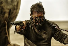 Max (Tom Hardy) riskiert alles, um aus der Gefangenschaft zu entkommen.