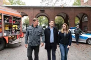 Die Lübecker Ermittler, Finn (Sven Martinek, l.), Lars (Ingo Naujoks, m.), Nina (Julia Schäfle, r.), haben einen neuen Fall: Der Direktor eines renommierten Lübecker Gymnasiums starb im Chemieraum auf qualvolle Weise an einer Chlorgasvergiftung. Alles deutet auf Mord. Die Lübecker Ermittler, Finn (Sven Martinek, l.), Lars (Ingo Naujoks, m.), Nina (Julia Schäfle, r.), haben einen neuen Fall: Der Direktor eines renommierten Lübecker Gymnasiums starb im Chemieraum auf qualvolle Weise an einer Chlorgasvergiftung. Alles deutet auf Mord.