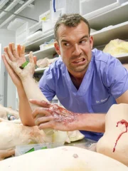 Chris van Tulleken (Dr. Chris).