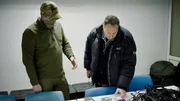 Beim ukrainischen Milit&auml;rgeheimdienst zeigt man dem ARD-Team das Innenleben russischer Drohnen und Raketen.