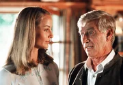 Martina (Lara Joy Körner) spricht sich mit ihrem Vater Otto (Siegfried Rauch) aus. Martina (Lara Joy Körner) spricht sich mit ihrem Vater Otto (Siegfried Rauch) aus.