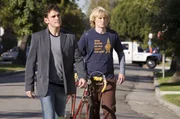 Weil Carl (Matt Dillon, l.) es nicht &uuml;bers Herz bringt, seinen chaotischen besten Kumpel Randall Dupree (Owen Wilson, r.) obdachlos zu sehen, nimmt er ihn mit in sein Haus - ein fataler Fehler ...