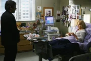 Als plötzlich Denny (Jeffrey Dean Morgan, l.) wieder vor Izzie (Katherine Heigl, r.) steht, ahnt sie, was dies zu bedeuten hat ... Als plötzlich Denny (Jeffrey Dean Morgan, l.) wieder vor Izzie (Katherine Heigl, r.) steht, ahnt sie, was dies zu bedeuten hat ...