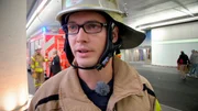 Bastian Haas ist Feuerwehrmann auf dem Frankfurter Flughafen.