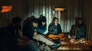 Nela (Emilia Pieske) wird mit illegalen Arbeitskräften (Nadja Lengyel, Maria Nicoleta Soilicà) in einem Container gefangen gehalten. Nela (Emilia Pieske) wird mit illegalen Arbeitskräften (Nadja Lengyel, Maria Nicoleta Soilicà) in einem Container gefangen gehalten.