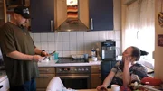 Sascha und Petra sind aktuell arbeitslos und leben von Hartz IV. Demnach muss die Kleinfamilie mit zwei T&ouml;chtern genau planen, wie man durch den Monat kommt, ohne dass es am Ende an etwas fehlt.
